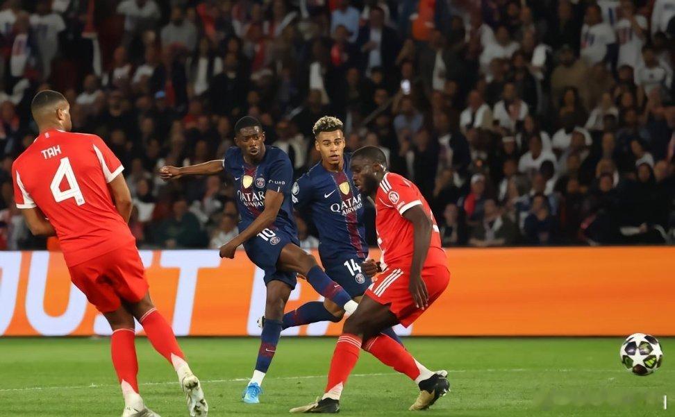 欧冠半决赛首回合，巴黎圣日耳曼主场5-4击败拜仁慕尼黑，至此，两队本赛季欧冠进球