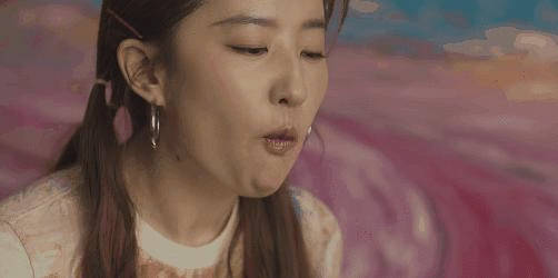 刘亦菲的下巴是经历了什么吗？怎么有一个包 ​​​