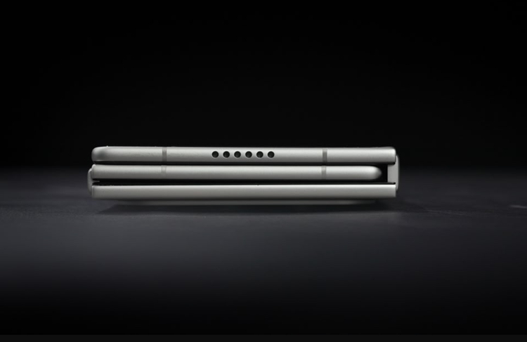 传音的三折叠概念手机，Tecno Phantom Ultimate G Fold