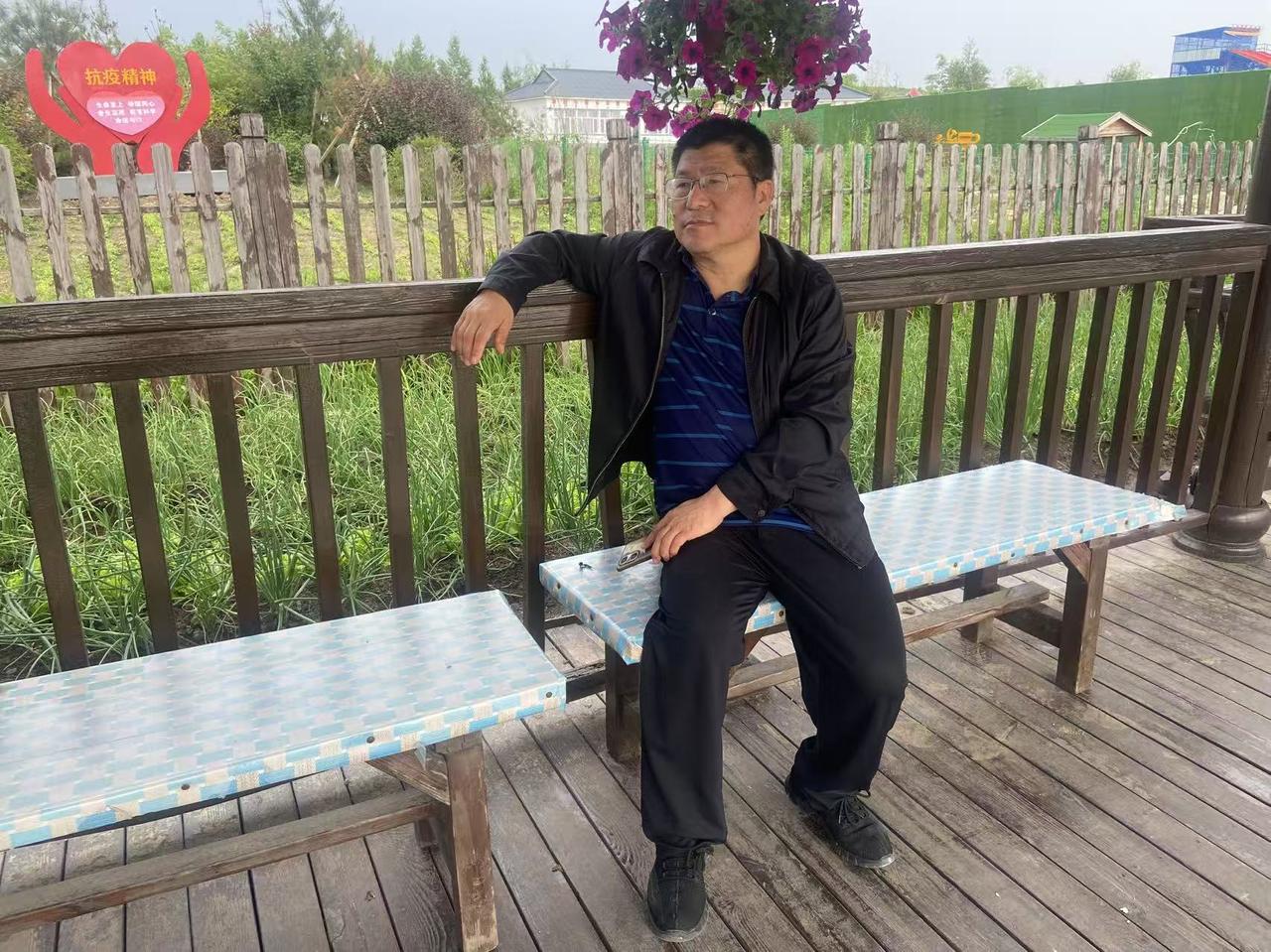 明天就是中秋节了，妻子说：咱们是不是得买点粽子吃。我说那东西我不喜欢吃，粘牙。妻