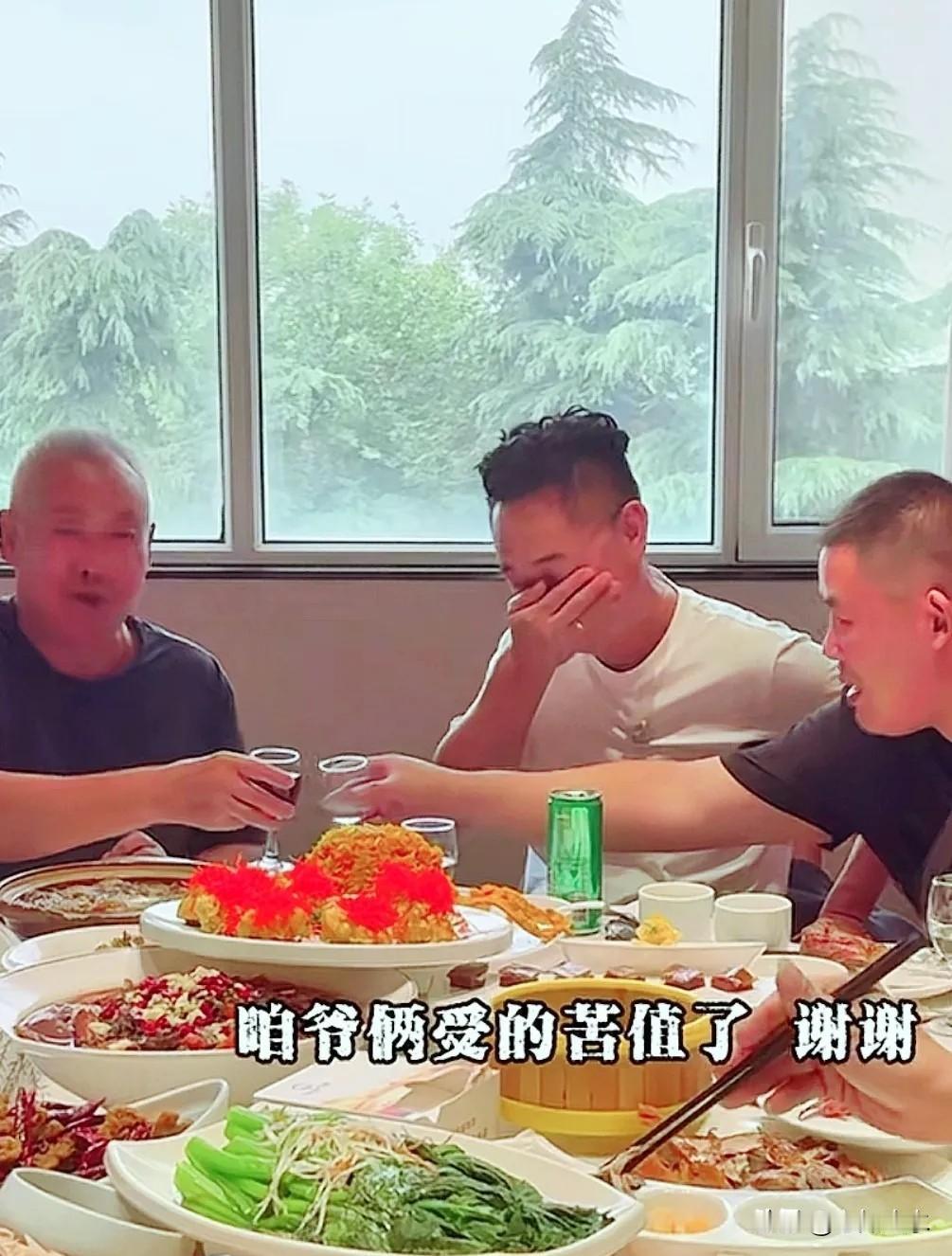 老陆的两年：一个山东父亲在巴基斯坦的坚持

中秋节之前有一架从巴基斯坦飞来的航班