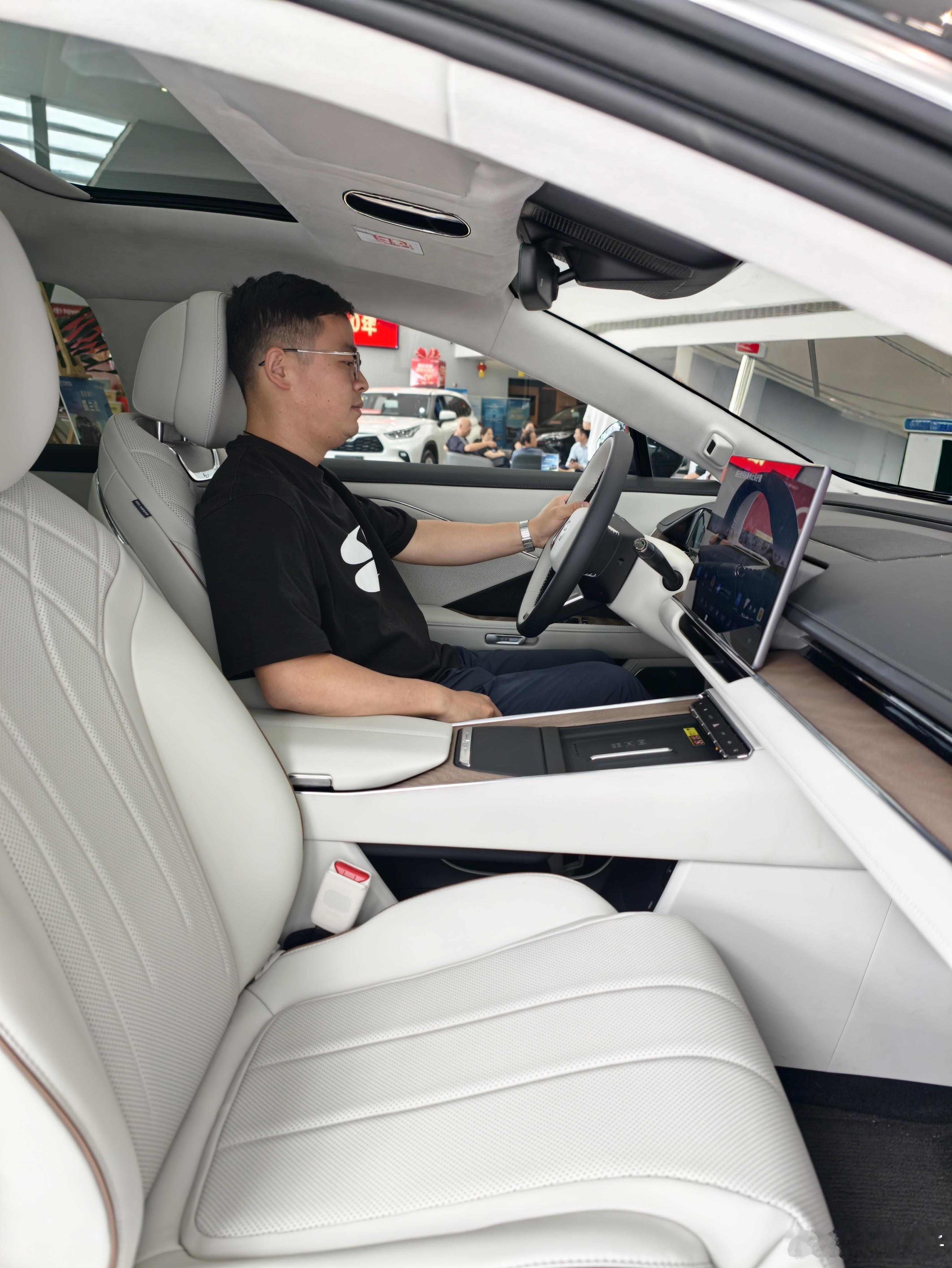 不到15万5米纯电车，百年车企“底线”在哪？最近后台有不少朋友问我，15万到20