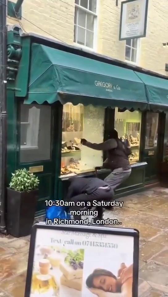 they're really sorry，they're running，the