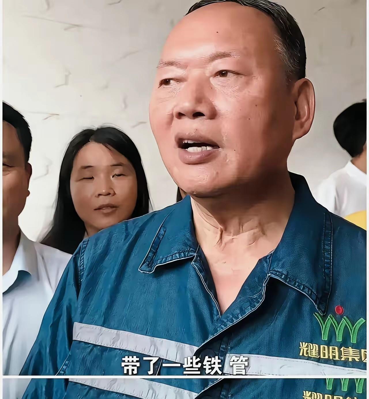 糖厂连夜抢收果蔗，

一根铁管卡停整条生产线，

最后谁来擦这个屁股？

昨天晚