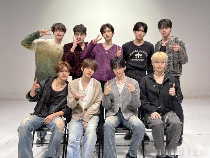 ZB1解散前最后一张合照 ZB1解散前最后一张合照，真的要解散了吗 ZB1最后一