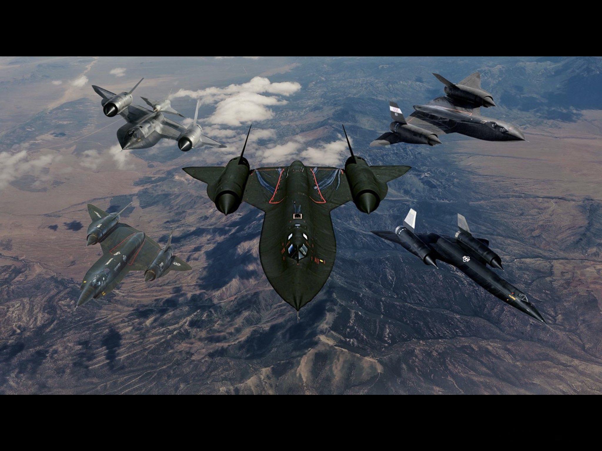 黑鸟全家福：顺时针方向10点钟MD-21，2点钟SR-71B，4点钟方向A-12
