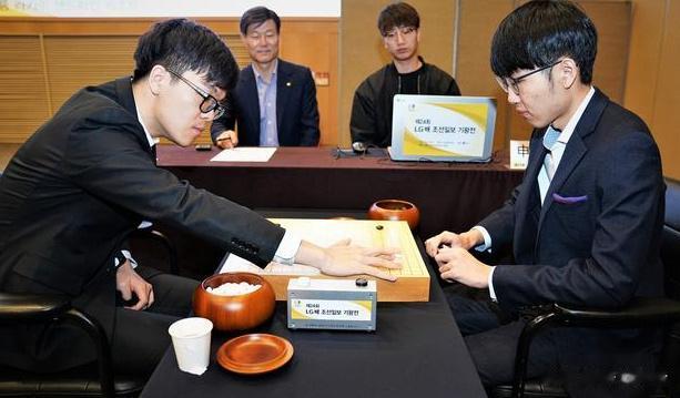 后天与申真諝一役，完全可能成为柯洁正名之战。

柯洁总算在年末给自己留下了一个证
