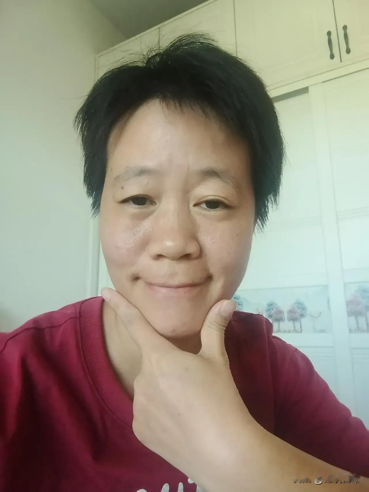 有很长一段时间没有看到酷白了，不知道他前一段时间去了哪里？今天又看到酷白出来了，