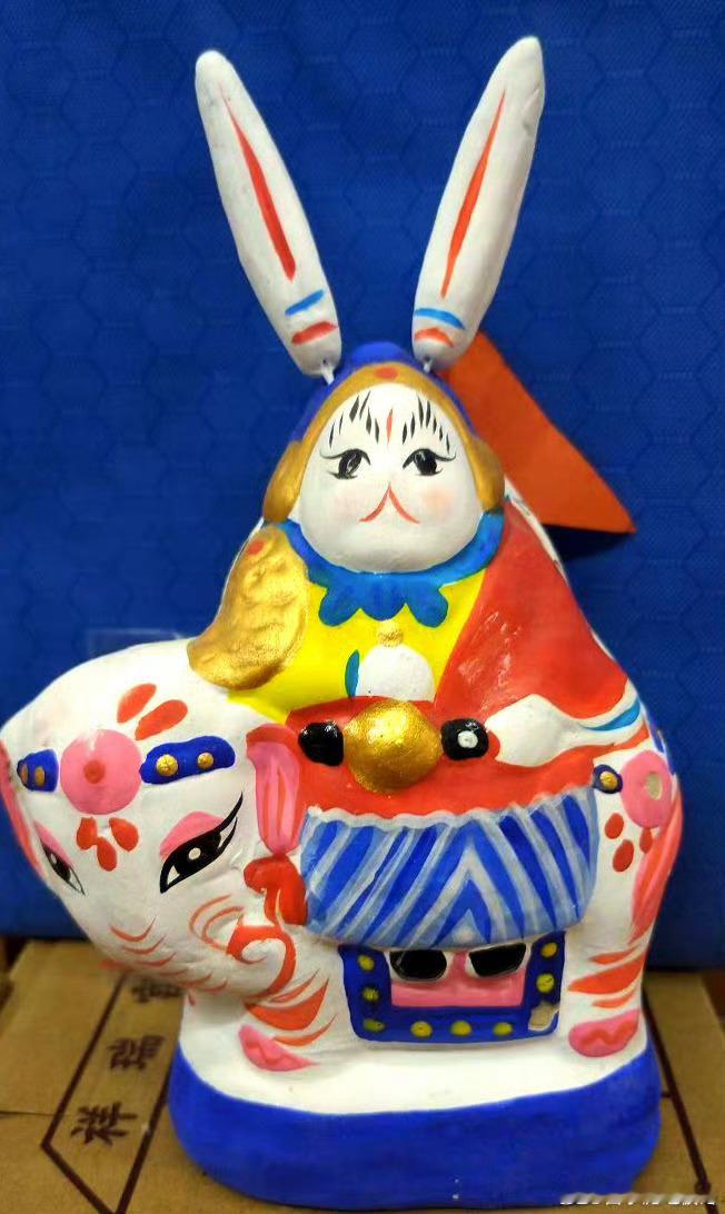 大叔辞职用2年找回消失的兔子王快节奏时代大家都追求快速变现，他却愿意花大把时间啃