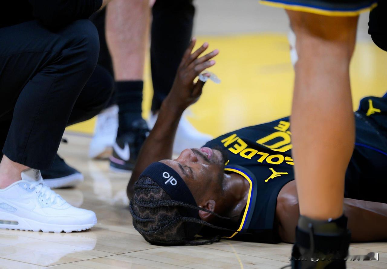 吉米·巴特勒遭遇右膝前交叉韧带撕裂，赛季报销，这也意味着巴特勒的职业生涯接近尾声