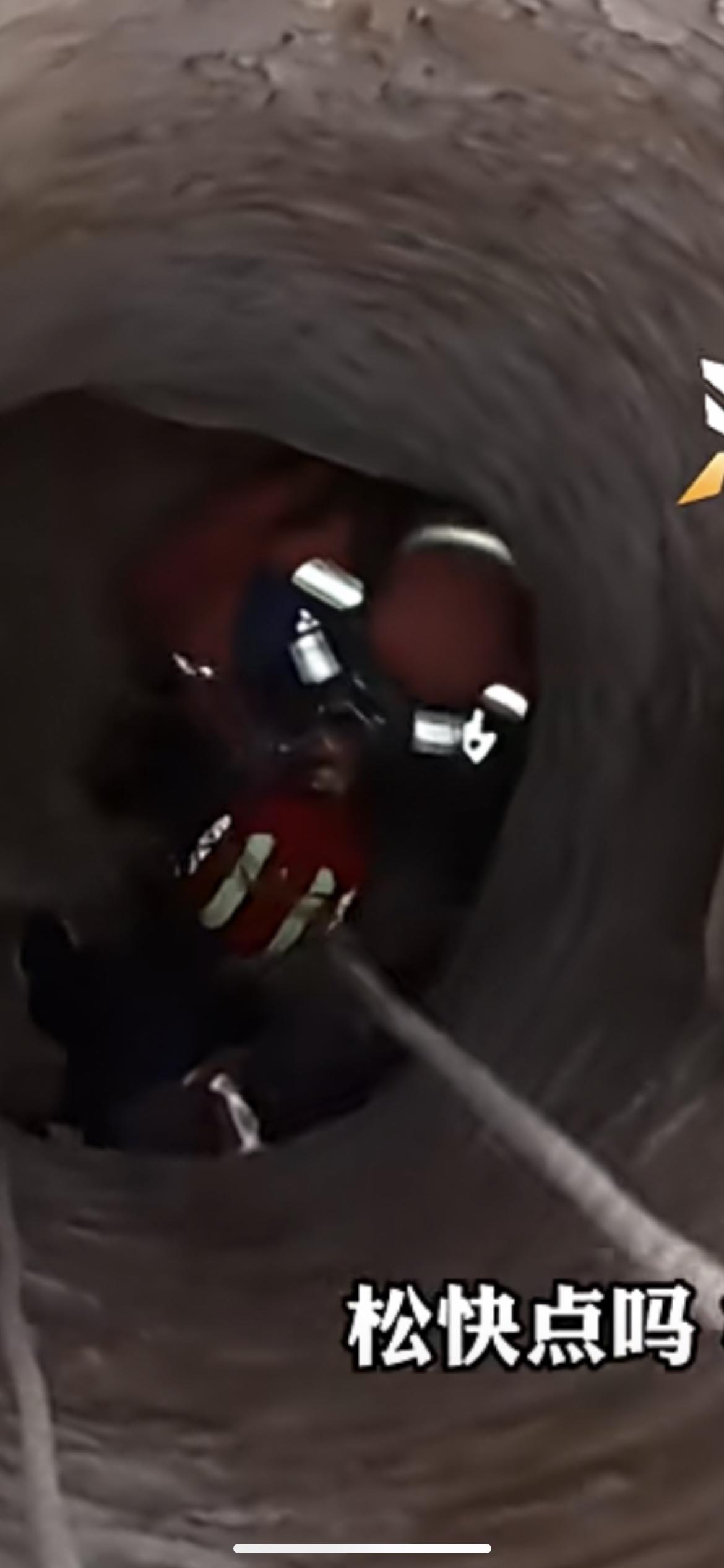 4月13日北京密云，67岁女保洁员工作中掉入污水井，无盖井深8米 井口宽0.6米