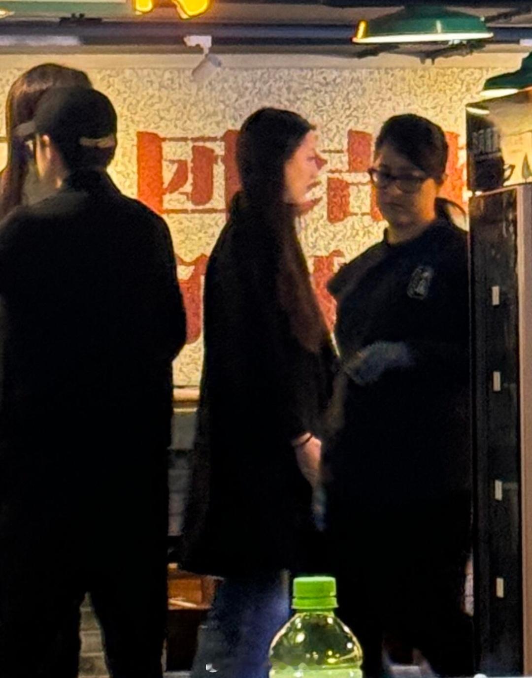 #偶遇李嫣伦敦吃火锅##李嫣伦敦吃火锅#伦敦火锅店偶遇李嫣 ​​​