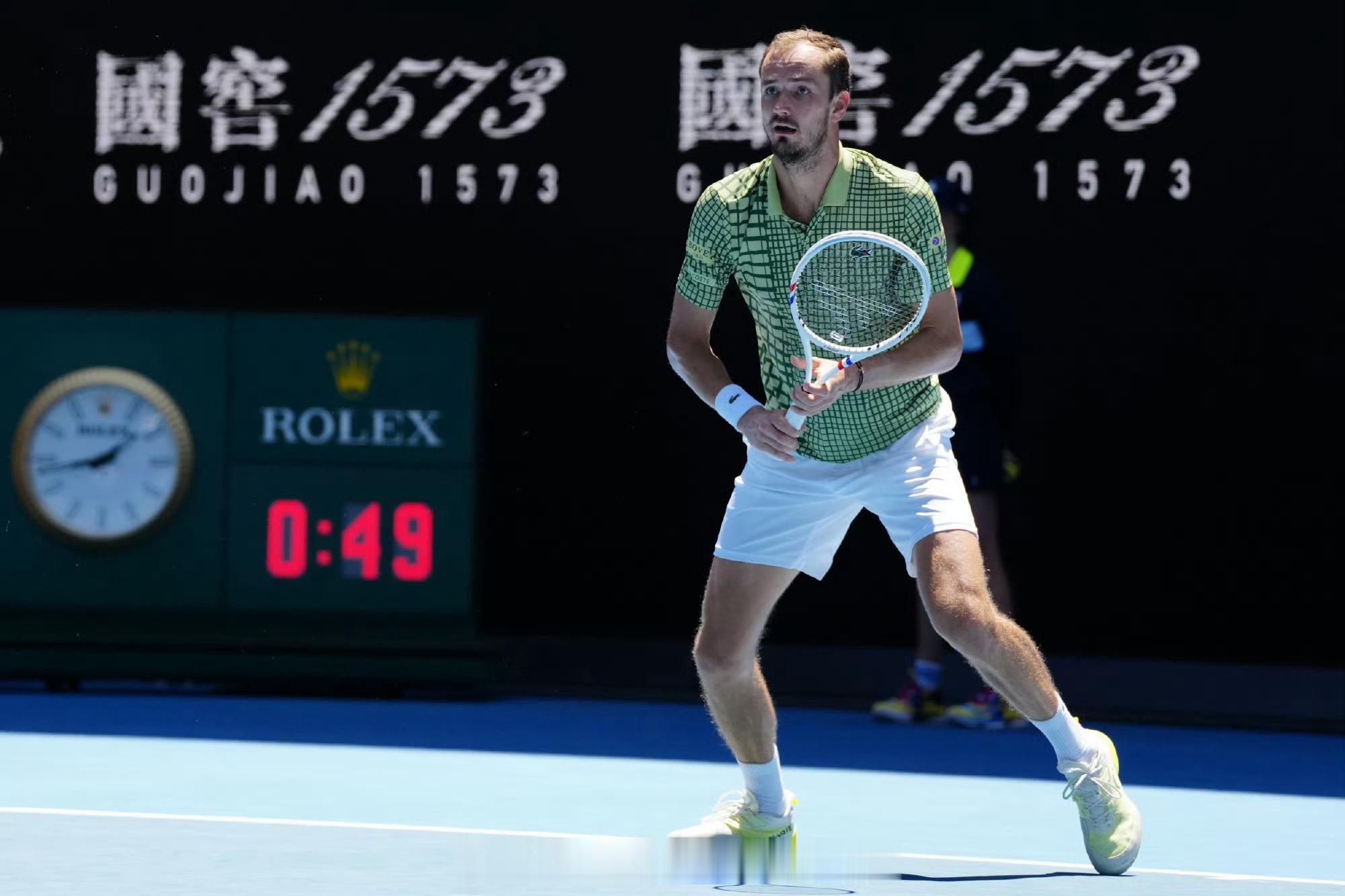 梅德韦杰夫晋级澳网32强 在2026年澳大利亚网球公开赛男单次轮的激烈角逐中，前