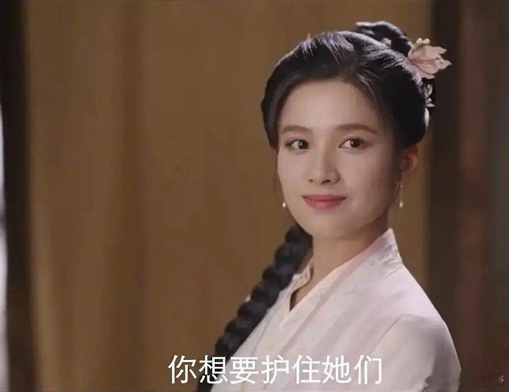 惜花芷看到以为要爆了，看女主的本来头颅就高 ，还给她高颅顶造型， 装造拉胯了颜值