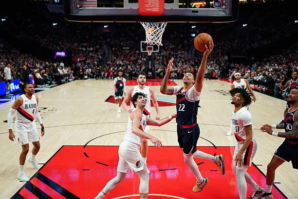 说一说快船的替补侧翼球员乔丹-米勒的相关情况。米勒本身只是一个大龄次轮秀，看起来