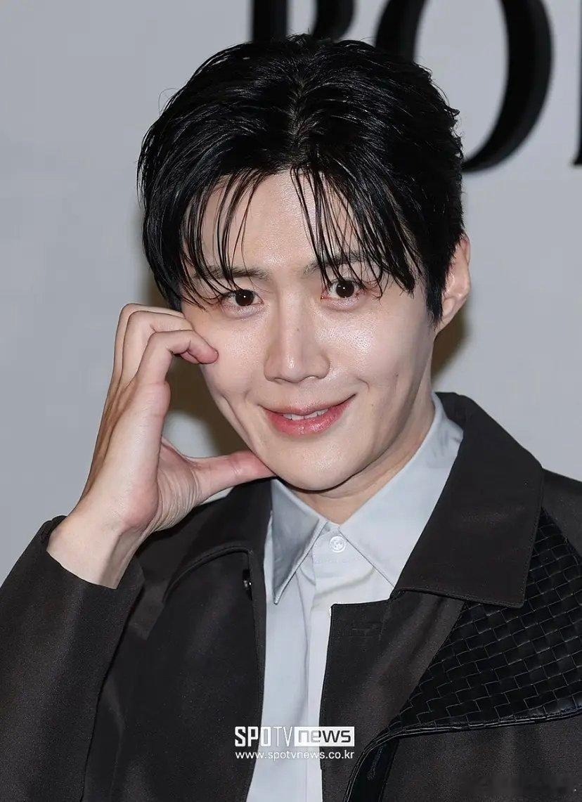 请无偿归还金宣虎蓬松的刘海 