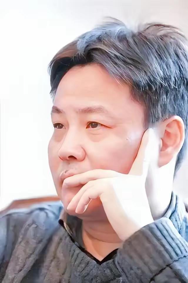 余华老师说：“人老了，最心酸的不是生活清贫，身体抱恙，而是突然有一天，你发现那个