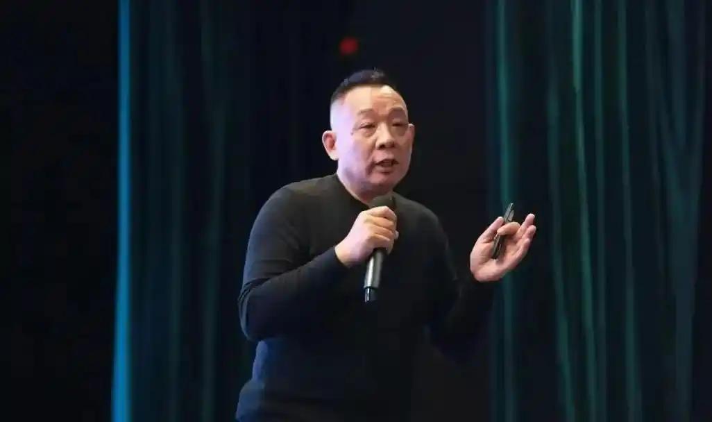 胖东来早已成为其所在城市的网红打卡点，作为商业领域的标杆，它以朴素的经营逻辑成为