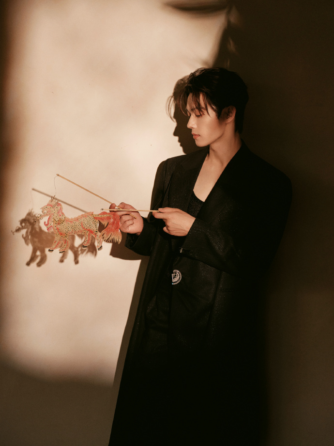 #智族GQ创意大赏# 男明星明星工作室出图你最喜欢谁的造型[举手]许凯 陈哲远 