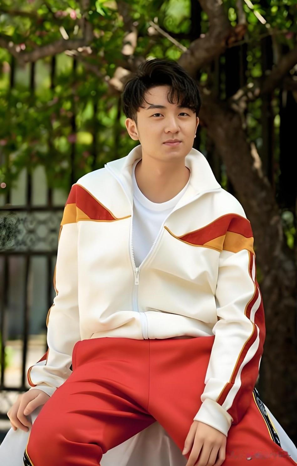 张凌赫演的好，

田曦薇演的也好，

可对比这二位主演，剧中饰演金元宝的这个演员