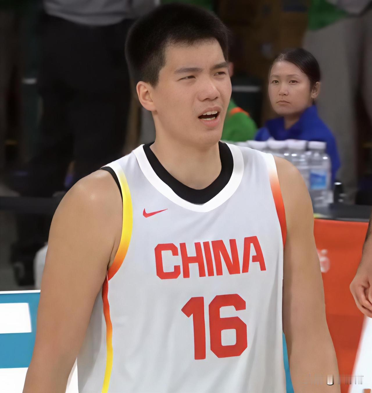 余嘉豪自信满满，崔永熙活力满满，中国男篮亚运队首战99:61大胜哈萨克斯坦，六人