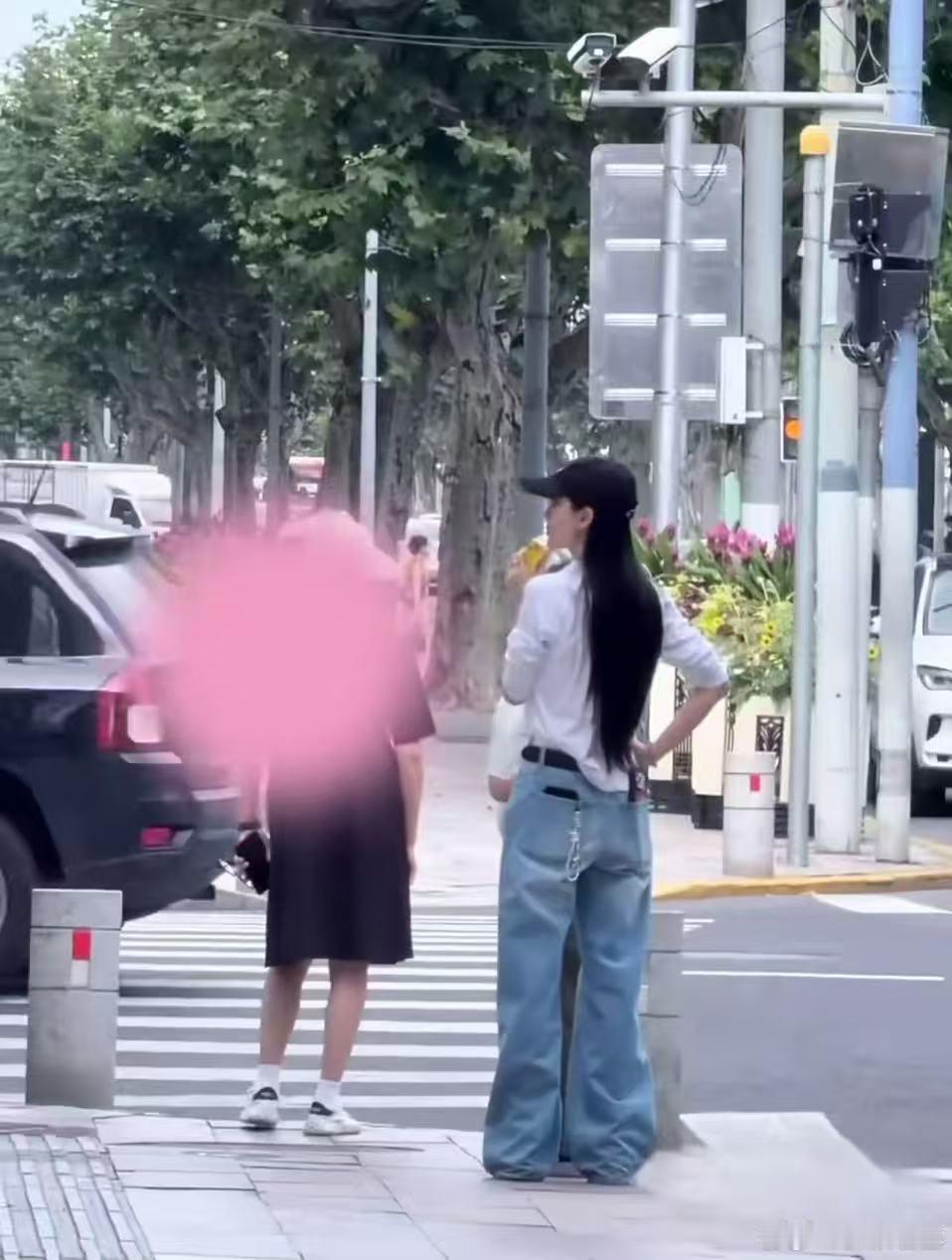 小海绵狼尾安福路偶遇angelababy和小海绵上海偶遇Angelababy吃甜