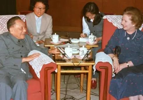 赢了马岛又如何？刚在战场上大获全胜的撒切尔夫人，却在北京与邓公的会谈里节节败退。