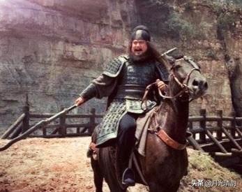 章武元年，七月。大军即将开拔，张飞在阆中接到命令——率兵一万，从阆中出发，前往江