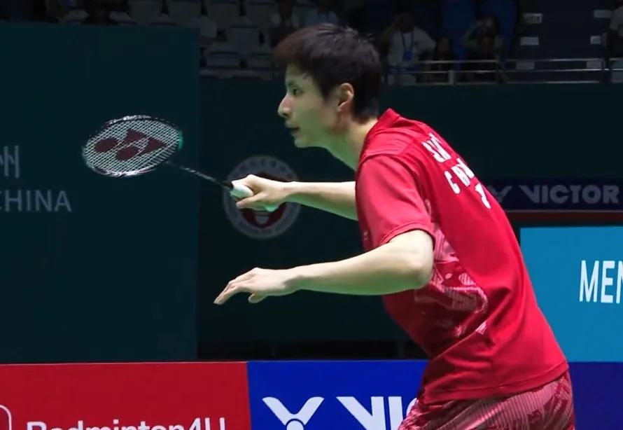 石宇奇2-0战胜周天成，挺进中国公开赛男单决赛！
 
 
北京时间7月26日，2