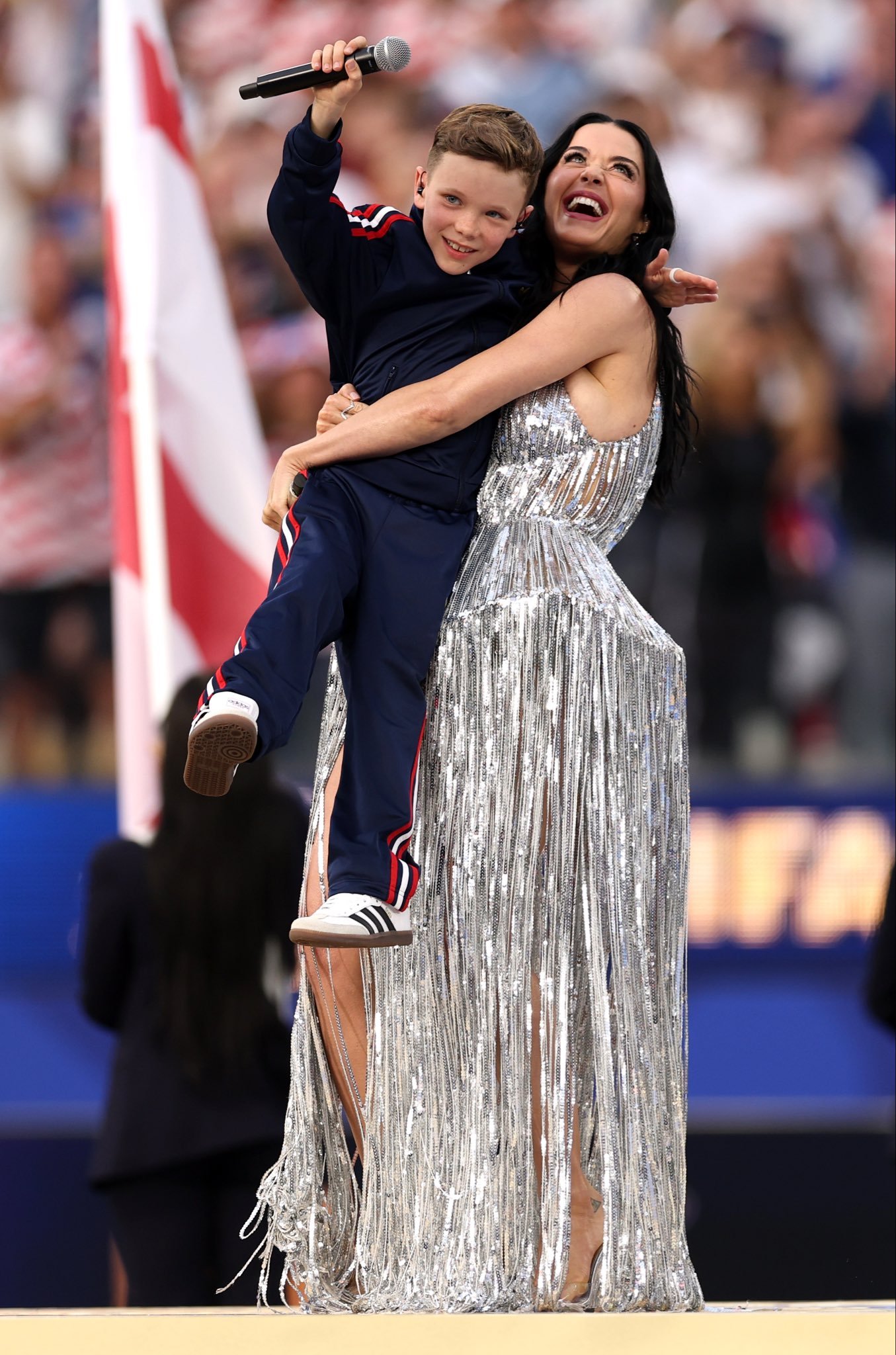 超过全专！⚽️ 世界杯开幕式后，水果姐 Katy Perry 专辑收录曲「WON