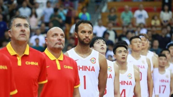 中国男篮不出意料的惨败原因说白了就是没有可用之人，光指望外教和归化没用。篮球也步