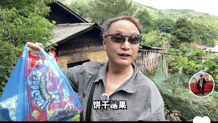 包哥不能乘人之危。
        昨天包哥又来到了六姐妹家里，这个家里破破烂烂