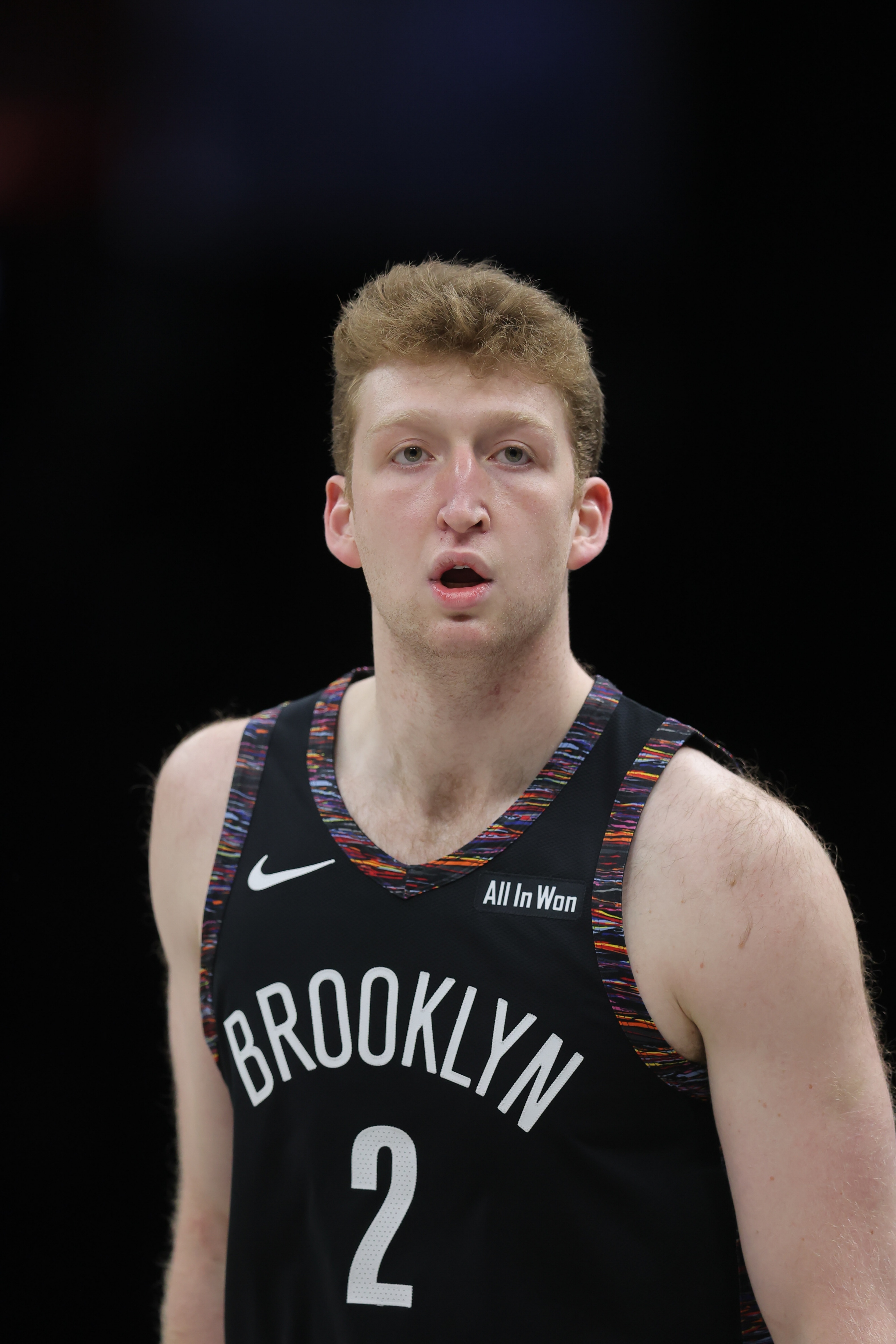 年轻人打挺好！27号秀沃尔夫16中8拿全队最高22分 另有4板4助1帽雄鹿战胜篮