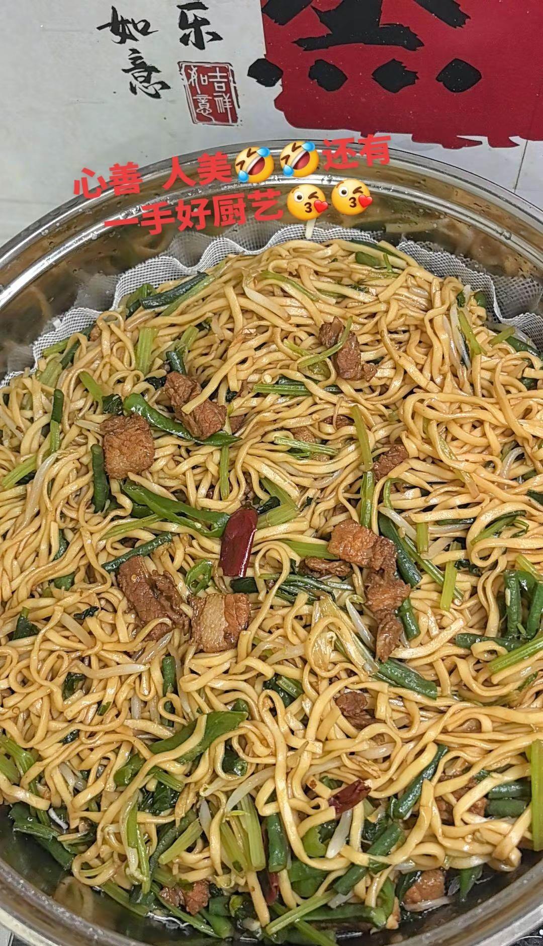住着喜欢的小屋，挣够日常的开销，不用讨好世俗，不用迁就别人，好好爱自己，三餐规律
