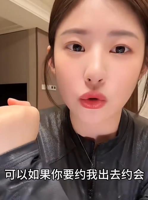 黄一鸣在直播中承认"是谈恋爱了"。她强调这段关系的核心动因是对方"让自己挺幸福"