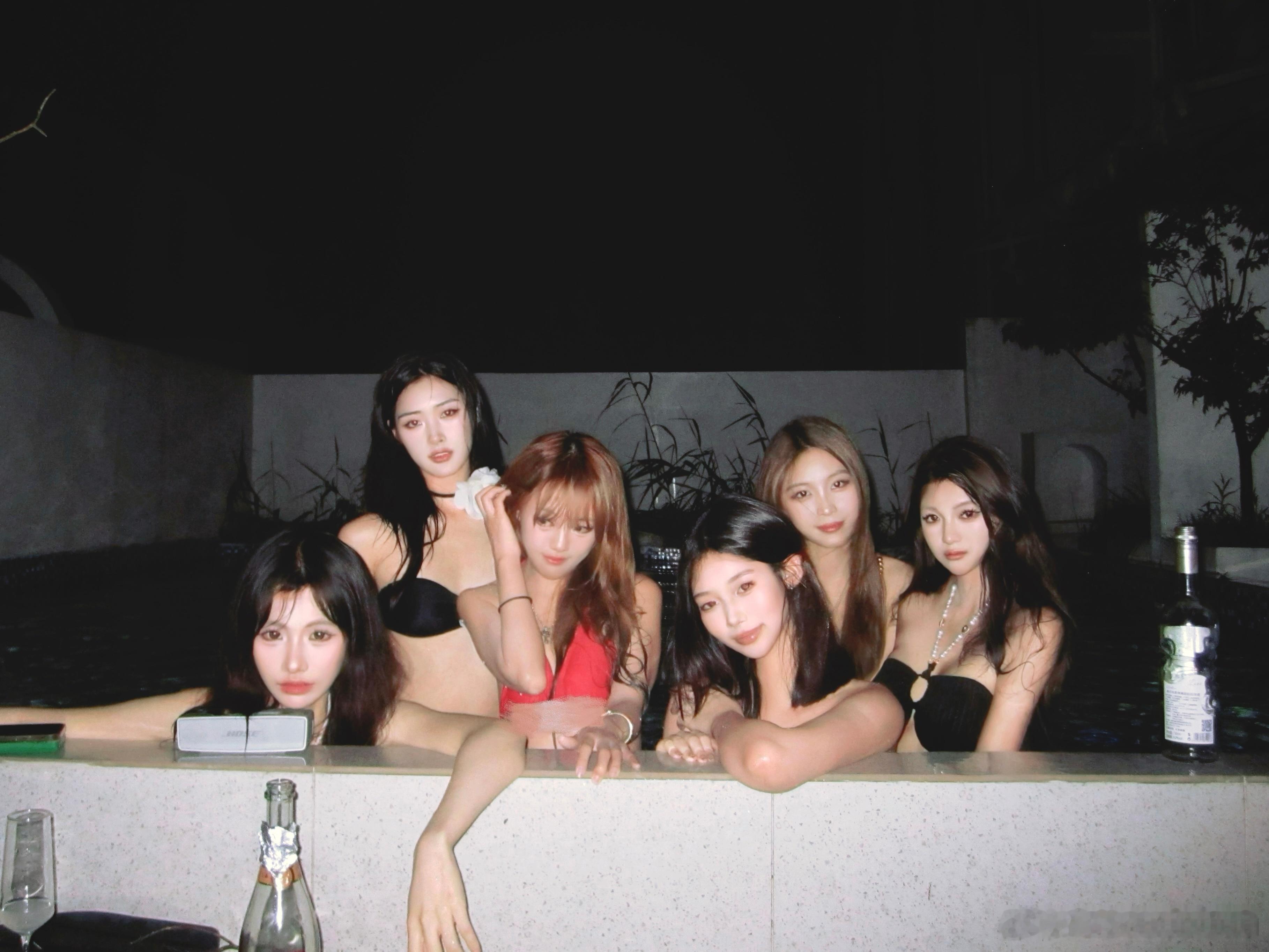 和女孩们的泳池派对～美美的夏末回忆 ​​​