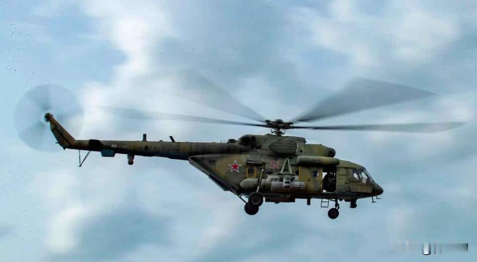 军方称乌克兰在哈尔科夫州摧毁了俄罗斯的 Mi-8 直升机
乌克兰武装部队总参谋部