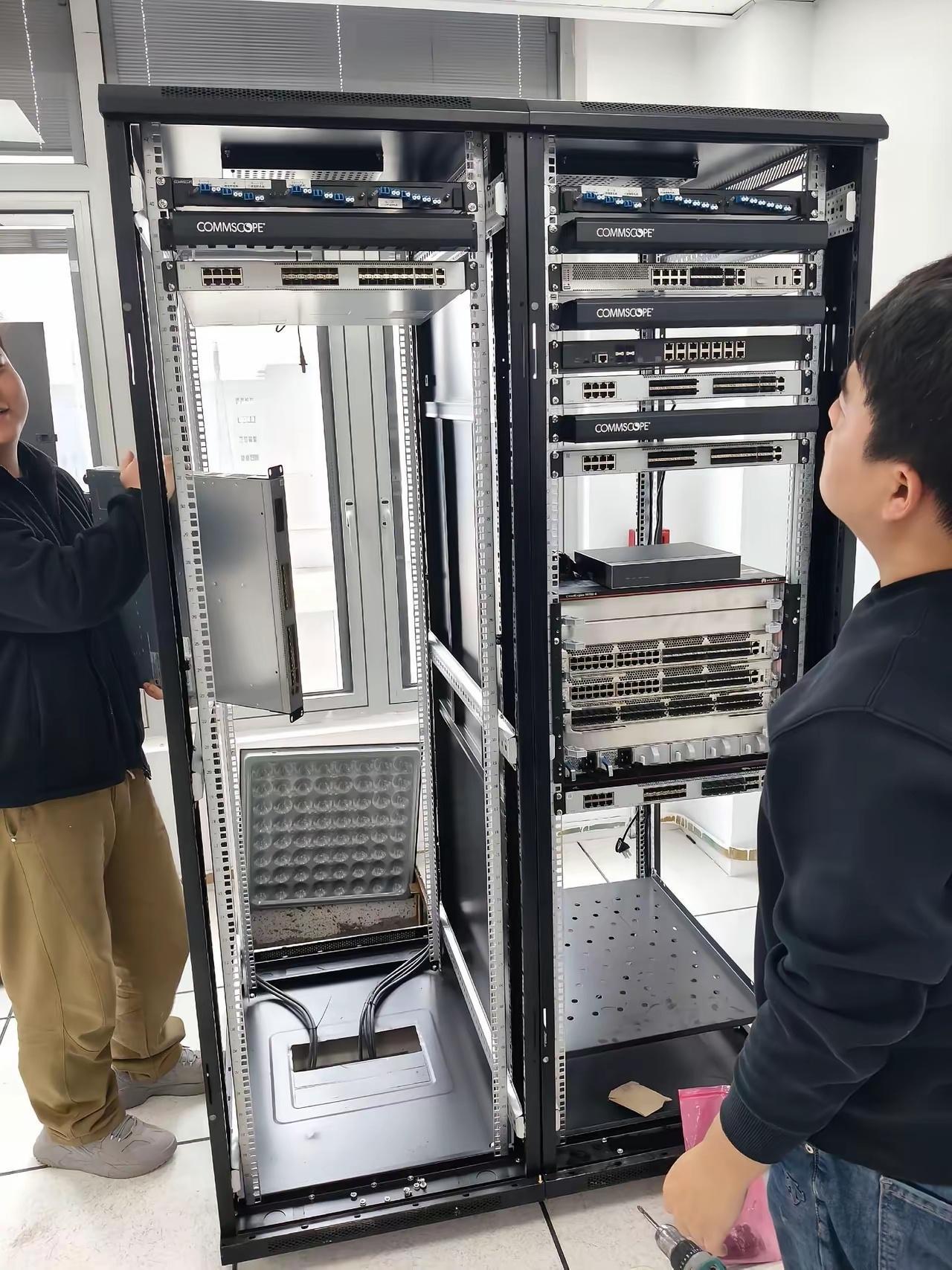 三个人调几个交换机调到现在还没好你们就慢慢玩吧 