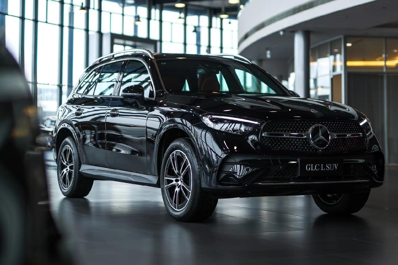 奔驰GLC 1月销量7145辆，
奔驰GLC 2月销量6430辆，
奔驰GLC 