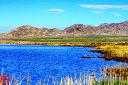 【小柴旦湖】说起青海的湖泊，大部分人只知道青海湖，小柴旦湖却鲜有耳闻，我们也是经