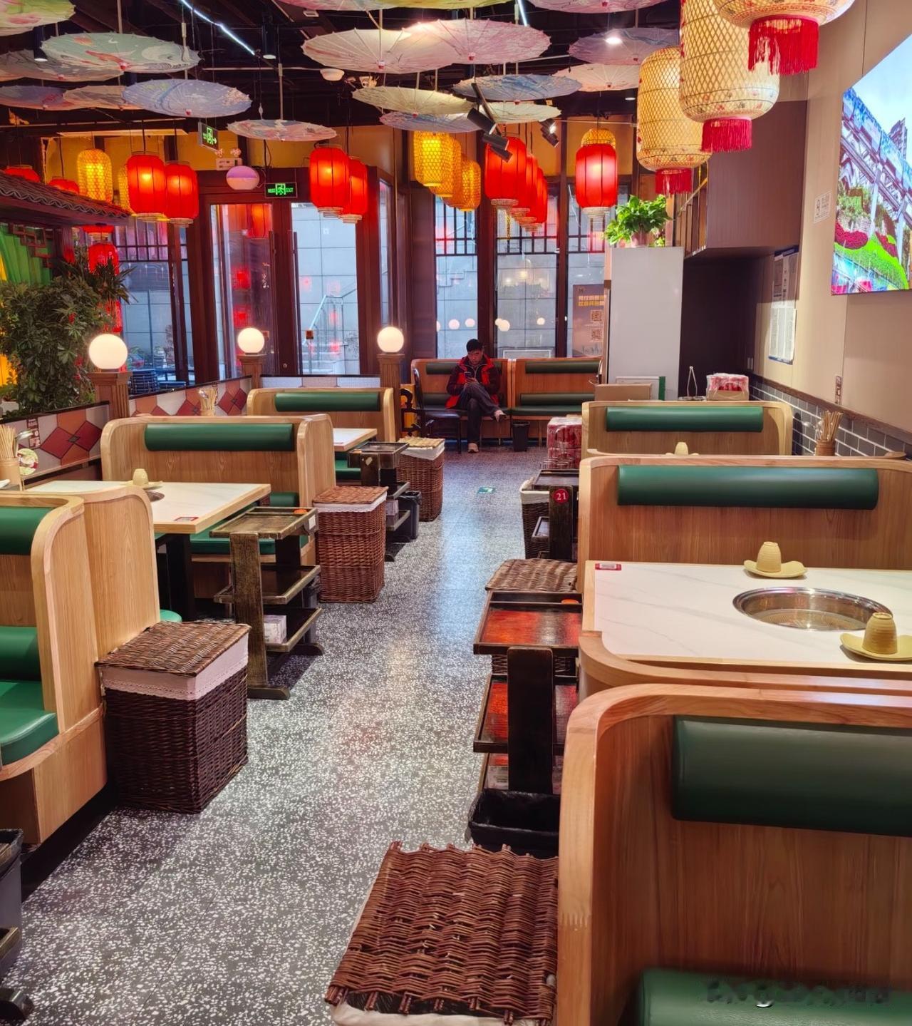 开店还是风险太大了！
当初满怀期待和别人合伙开了一个饭店，（我出的钱多，占股少，