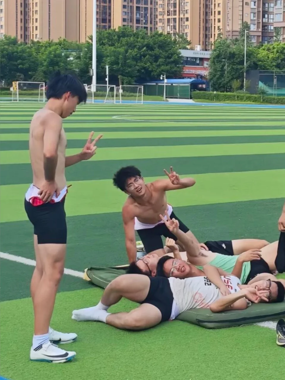 努力可以装出来，但成绩不行