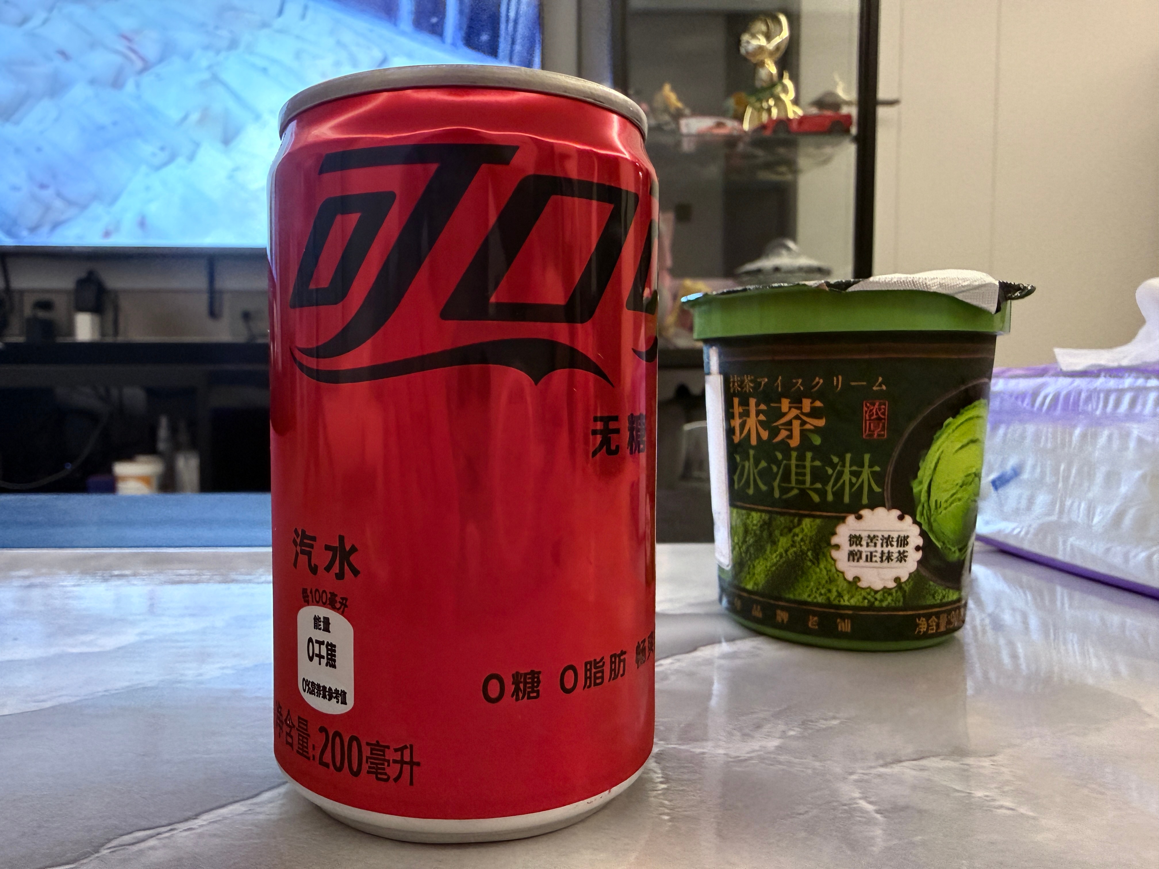 记得小时候放暑假 每天看电视玩电脑 抱着一桶1.25L的大可乐吨吨吨能喝一天 现