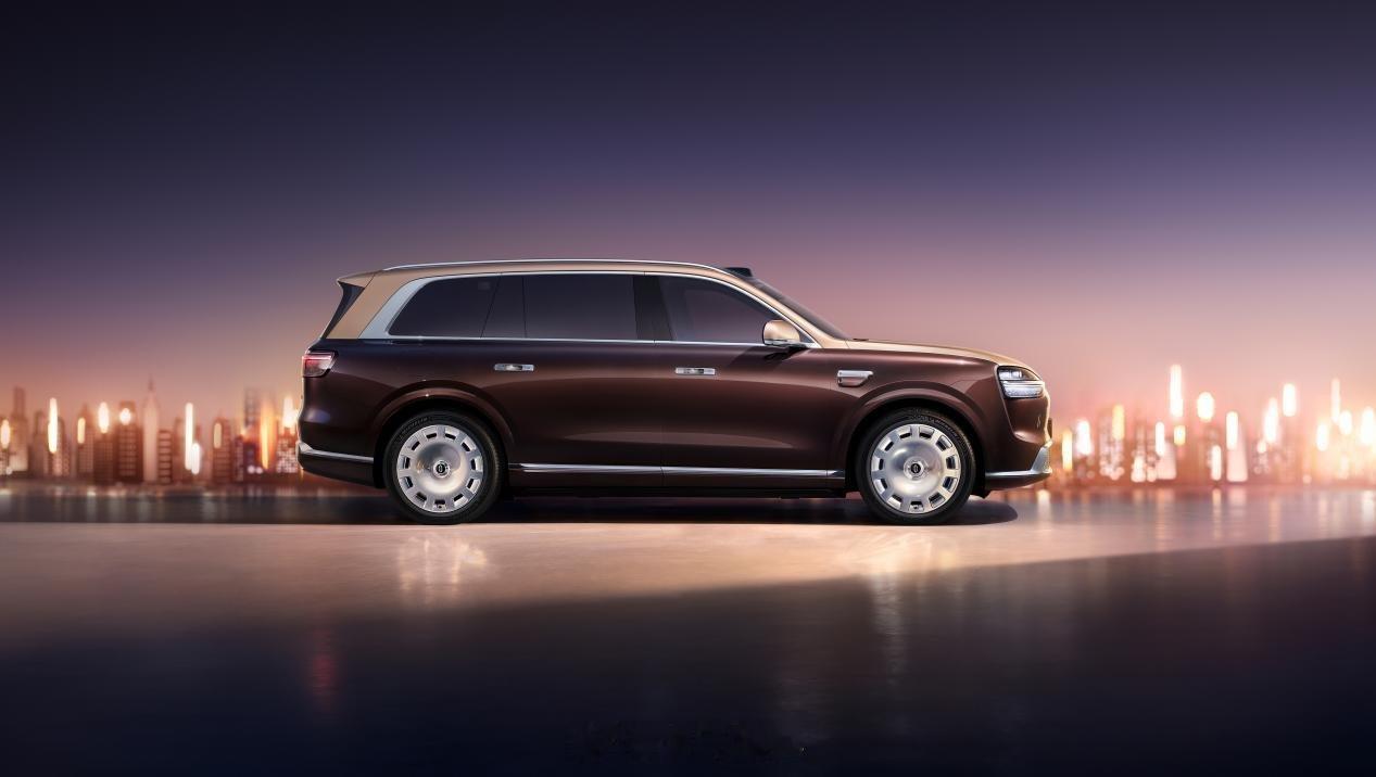 问界M9这次升级，我看完有个挺强烈的感觉：华为这是在用“技术复利”碾压整个行业的