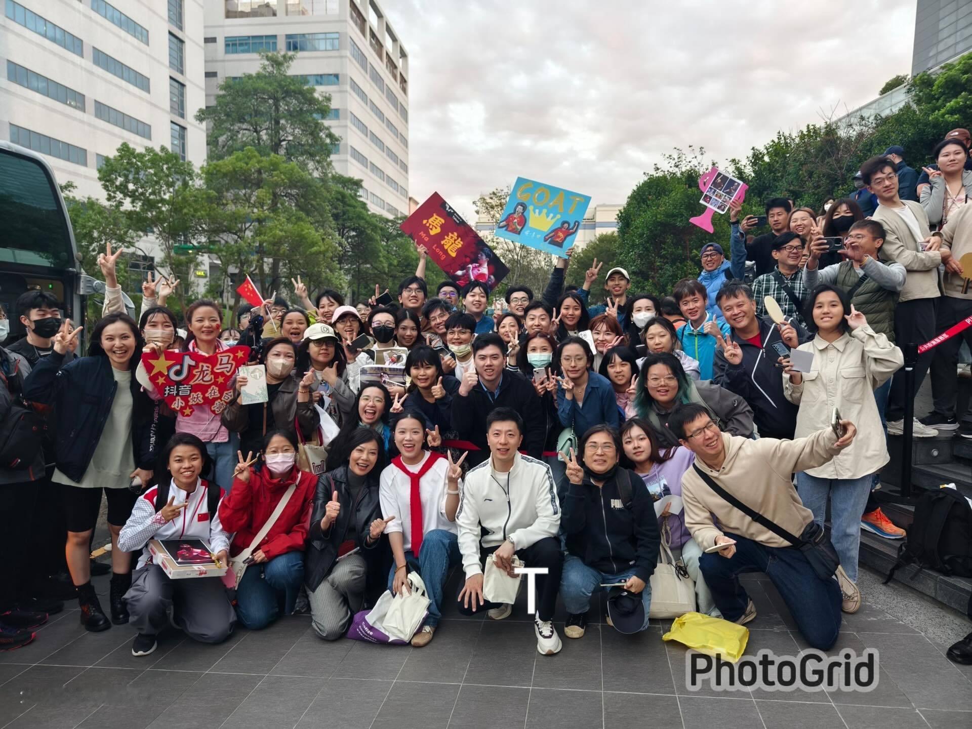 马龙在台积电创新馆的大合照 