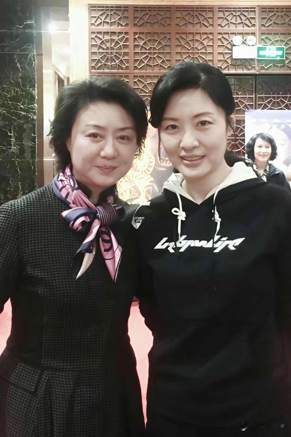 她俩是“圈里”气质最“端庄大气”的，从来不在脸上下功夫！

两人都是那种“低调”