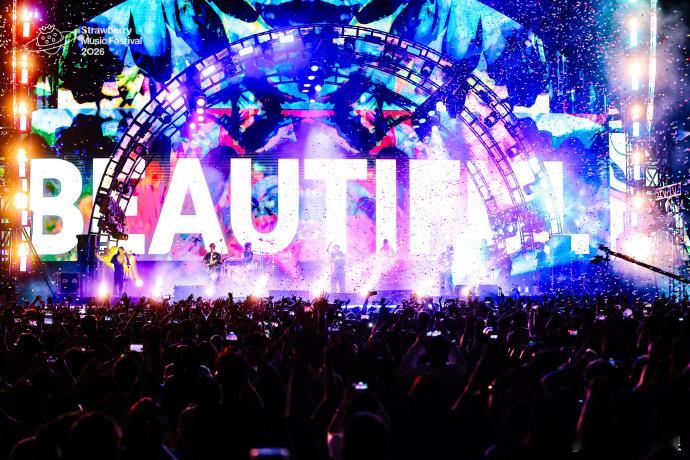 🍓 发起限时活动！即日起至5.31，参与话题 草莓音乐节 就有机会抽音乐节盲盒
