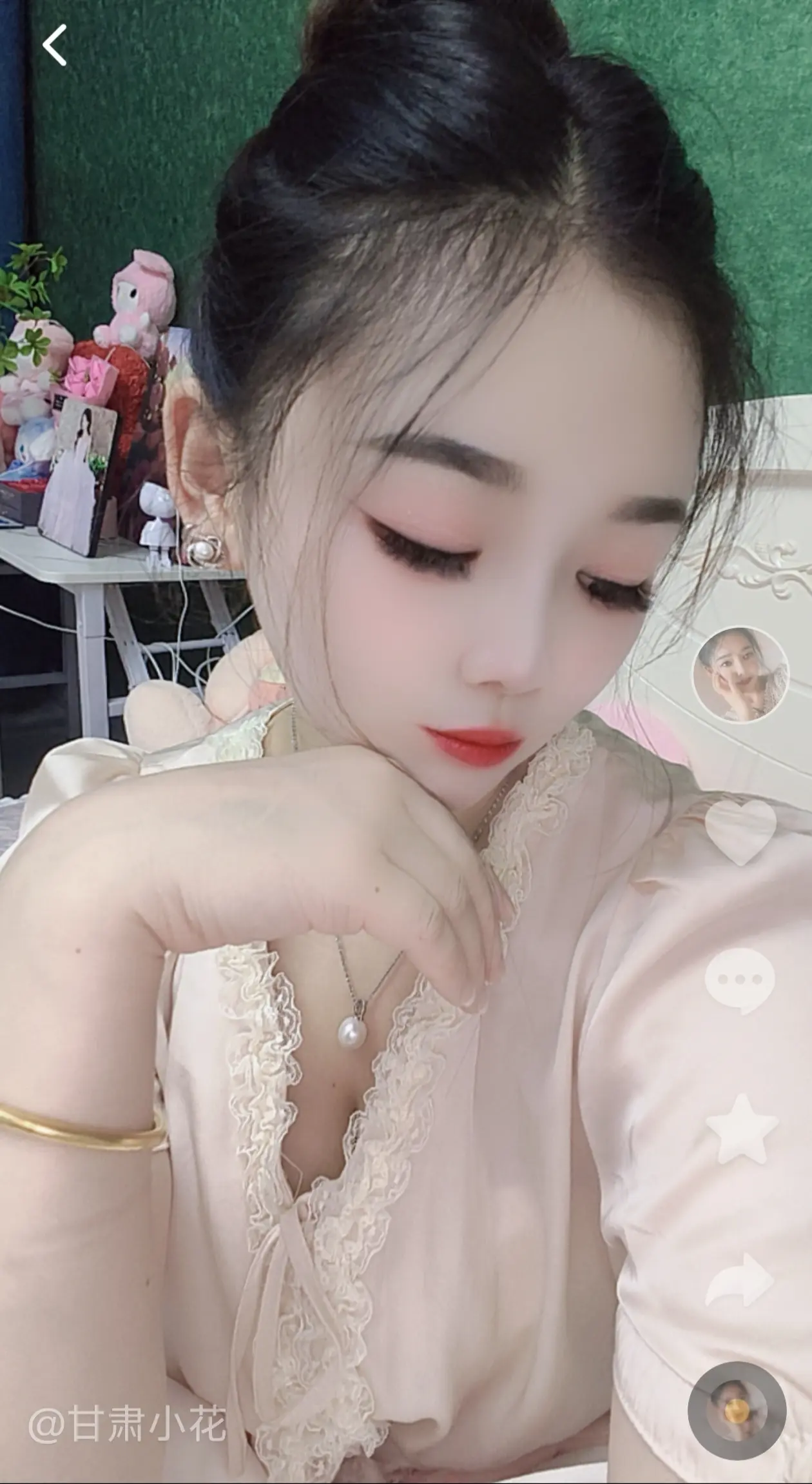 凌晨三点，又失眠了，每天不是在熬夜就是夜在熬我