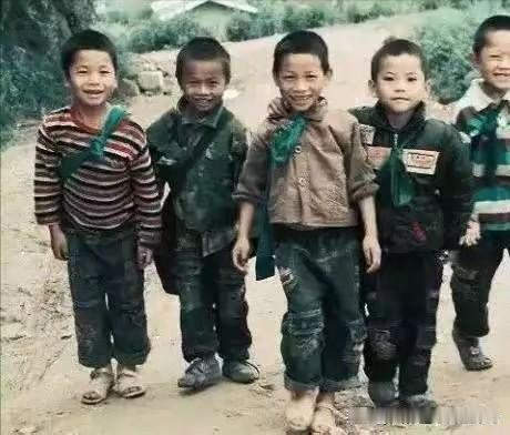 生孩子既不是单纯为了传宗接代，也不是只为养儿防老。男女相爱结婚，生孩子是自然的事