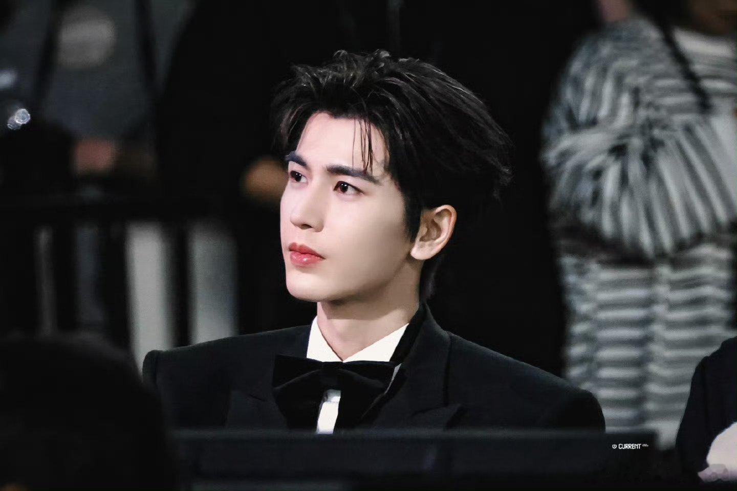 张凌赫星光大赏内场出图，陌上人如玉，公子世无双 